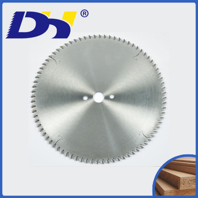 【精密裁板機鋸片】的壽命長短，在于它的護養(yǎng)